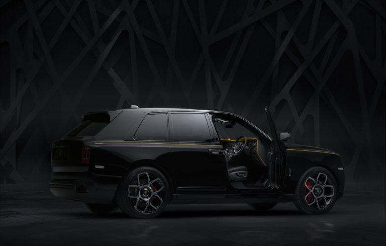 Rolls-Royce Cullinan Black Badge 2024